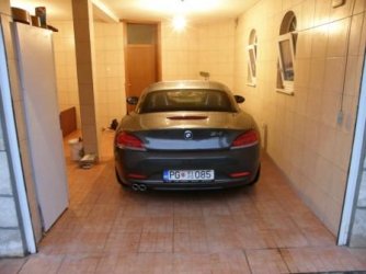 Z4-Garage.JPG