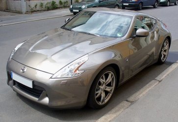 800px-Nissan_370Z_Platinumgraphite.jpg