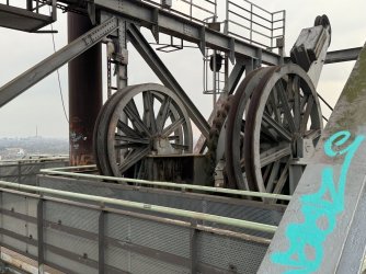 Ind.Park.Nord_Duisburg_Hochofen5_Förderräder_Schrägaufzug.jpg