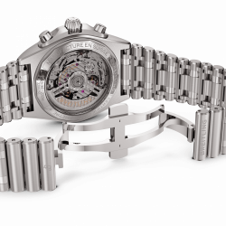 eb0134101m1e1-chronomat-b01-42-buckle.png