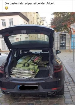 Grüne Plakateleber BFAC307D-DF69-4B0E-87F6-2A02315A85EC.jpeg
