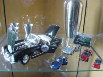 Vitrine2.jpg Vitrine2.jpg