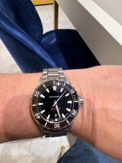 R4 Diver Black.JPG