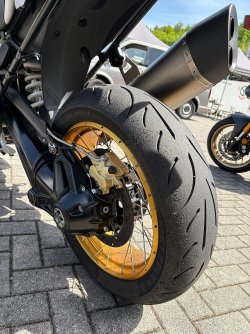 f8a1fd41-1dff-472d-bf97-09be6ee9371f.jpg