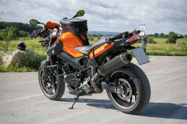 F800R_260607_002_2K.jpg