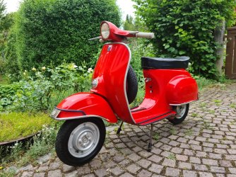 Vespa vorne seite.jpeg
