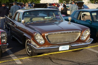 1961 Chrysler Saratoga.jpg