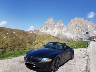 car-hiking.jpg