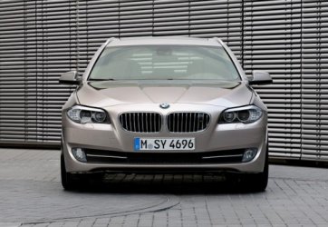 BMW-530d-Touring--2010-.jpg