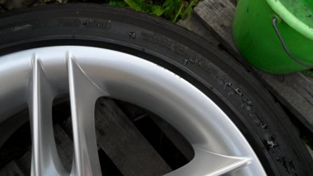 Minibeschädigung vorne links.JPG