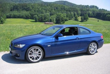 2009-02_BMW_E92_320i_02.jpg
