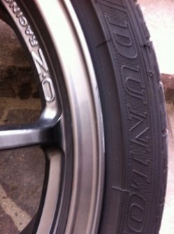 Vorne links beschädigung.JPG