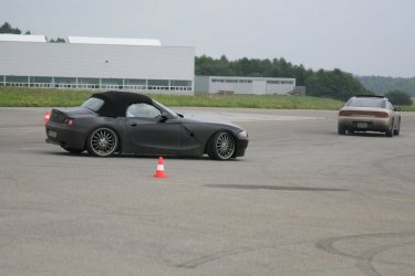 Airfield Neuhausen (1).jpg