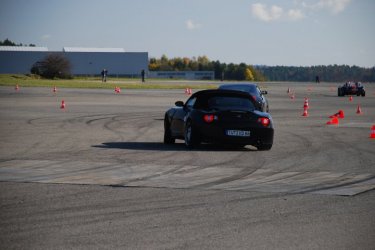 Airfield Neuhausen (20).jpg