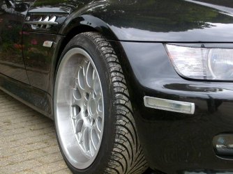 gezogen seitenansicht vorne rechts.jpg