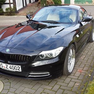 E89