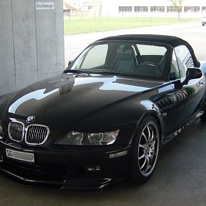 black cars look better in the shades :)