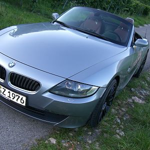 ...noch mit schwarzen Felgen