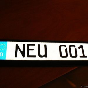 Selbst Leuchtendes Nummernschild (SLN) von 3M
