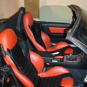 M Sportsitze schwarz-orange (Kialamy)