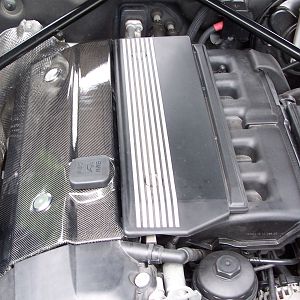 Schicke Echt-Carbon Motorabdeckung