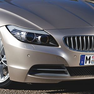 Der neue BMW Z4 - Frontpartie mit Bi-Xenon-Scheinwerfern