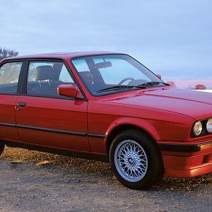 318iS E30