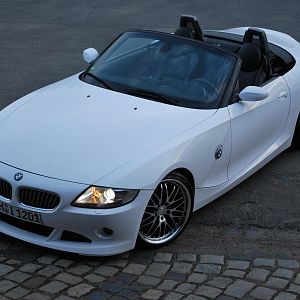 WHITE MASCHINE