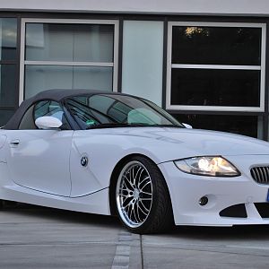 WHITE MASCHINE
