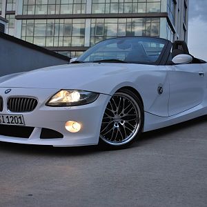 WHITE MASCHINE
