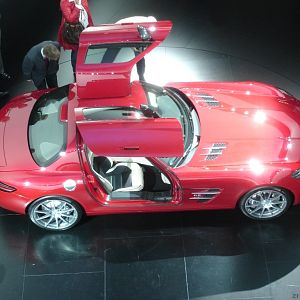 SLS mit geöffneten Türen