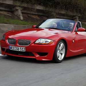 Z4 Folierung in Rot mit M-Haube und M-Front