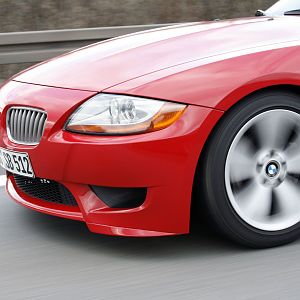 Z4 Folierung in Rot mit M-Haube und M-Front