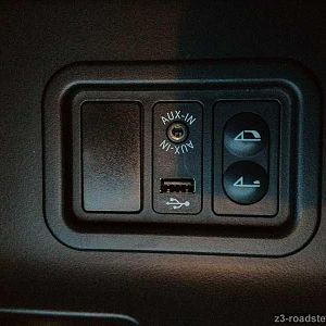 Aux-In mit Ladefunktion