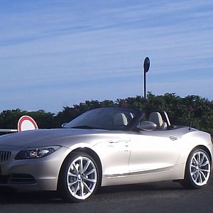 alois_buecker_elena_buecker_bmw_z4_s-drive_35i_3_6_12-05