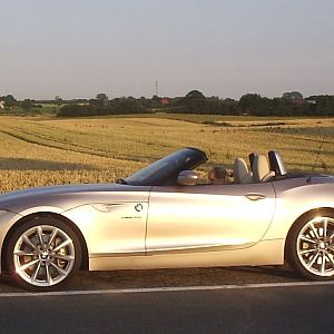july_25th_2012_elena_buecker_alois_buecker_bmw_z4_35i_orion_roadster_layby4