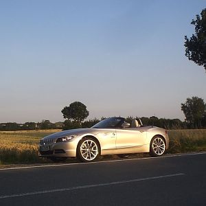 july_25th_2012_elena_buecker_alois_buecker_bmw_z4_35i_orion_roadster_layby7