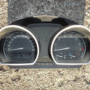 Tacho E85