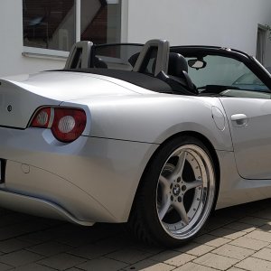 www.zroadster.com