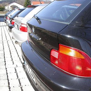 6 coupés in reih und gleid ...