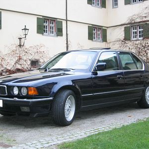 BMW 750iA E32