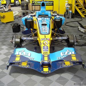 Renault F1 10 Zylinder aus dem Vorjahr.