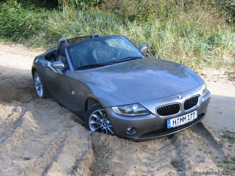 003_Z4spieltmitSand