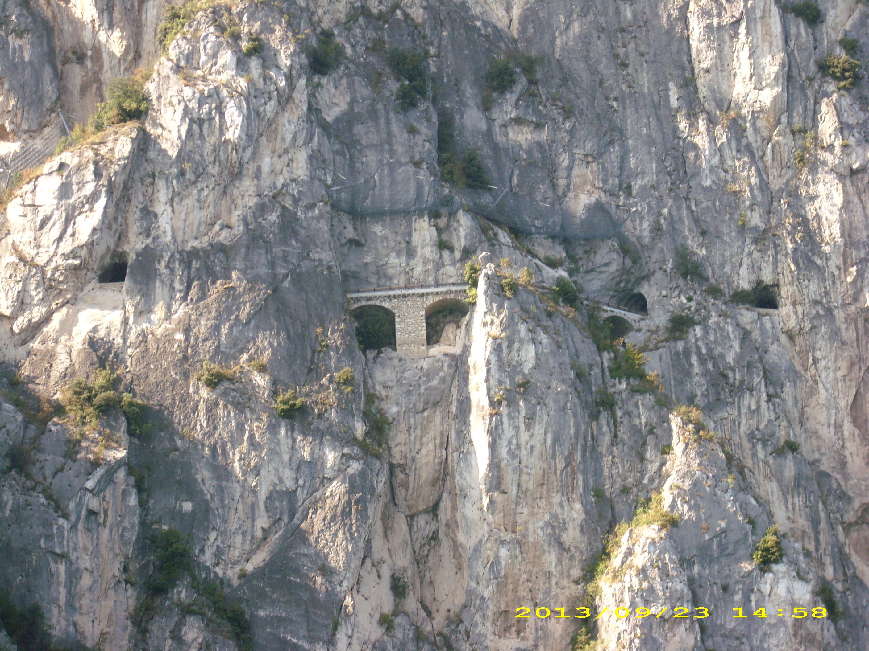 02-Tunnel_und_Strasse