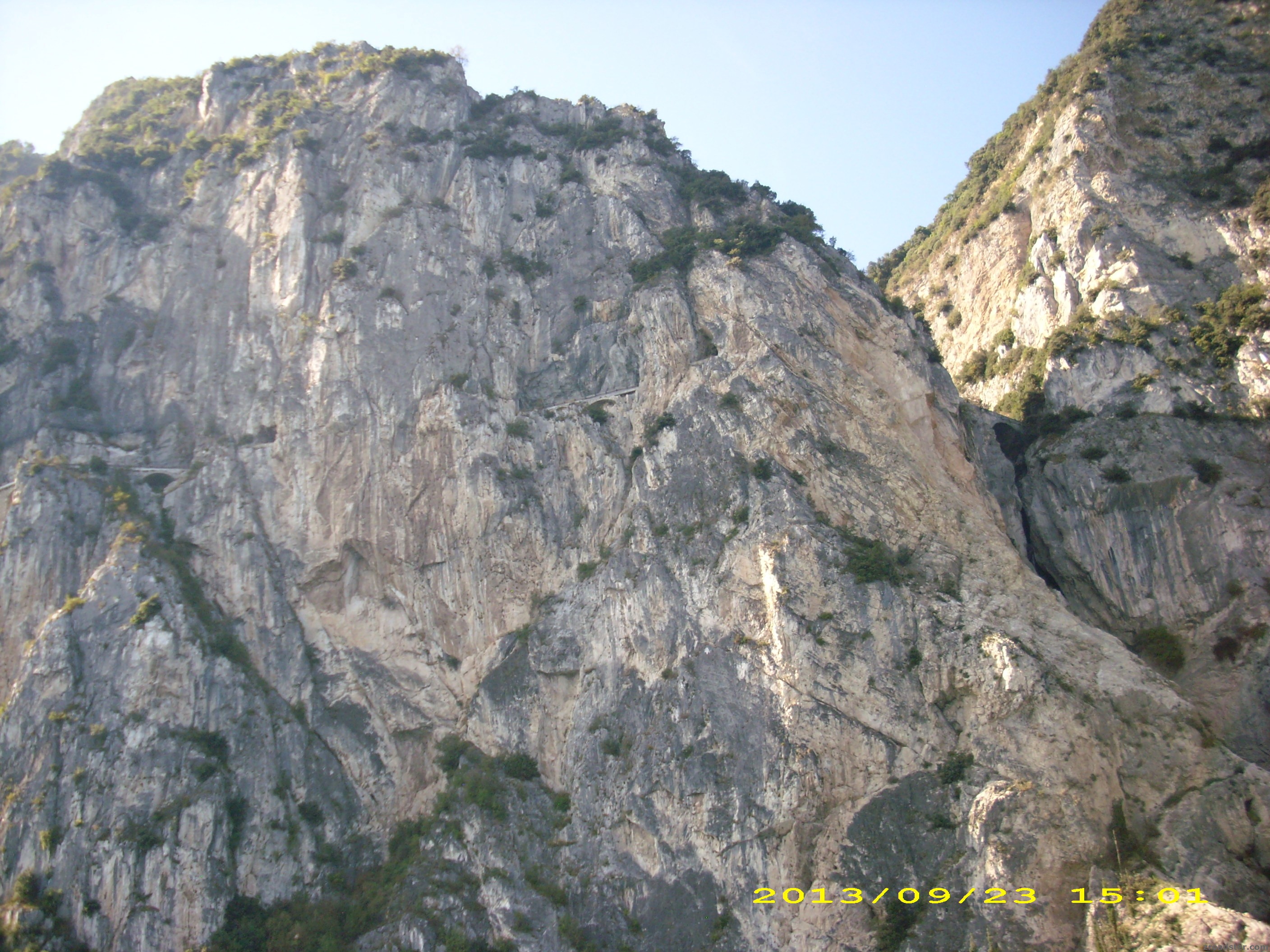 04-Tunnel_und_Strasse