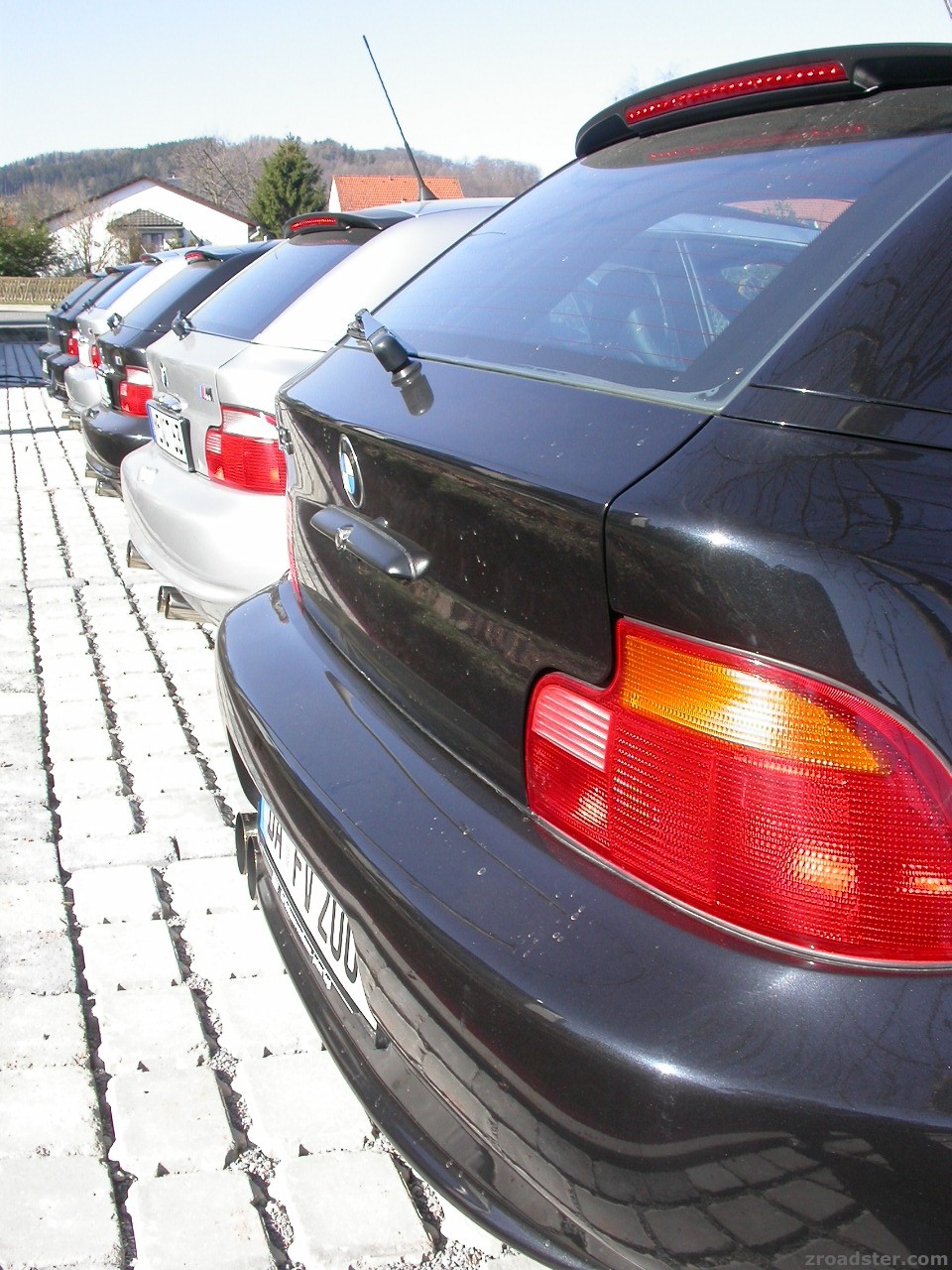 6 coupés in reih und gleid ...