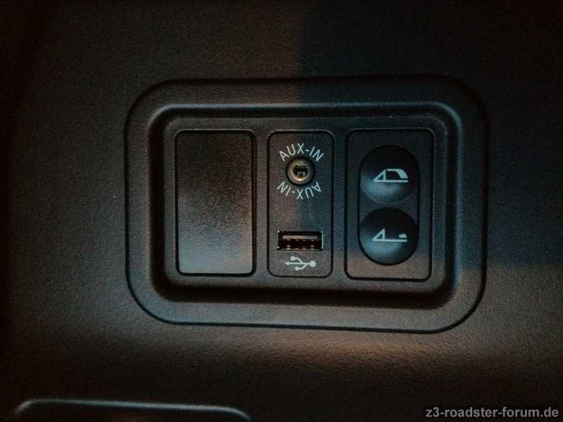 Aux-In mit Ladefunktion