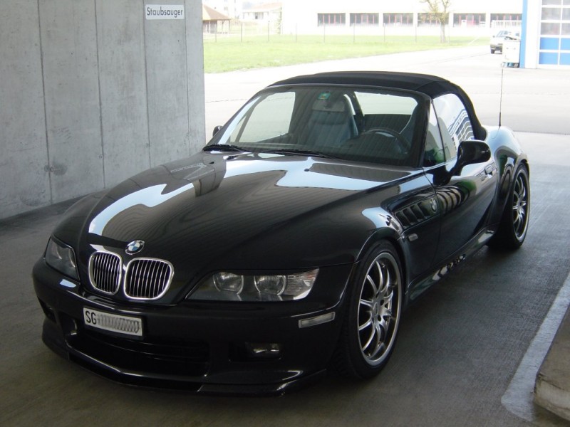 black cars look better in the shades :)