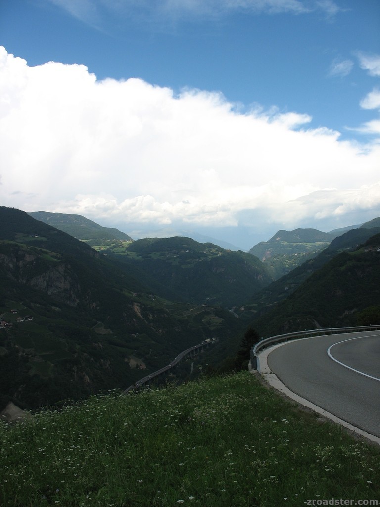 Blick von alter Brennerstraße auf die Brenner-Autobahn
