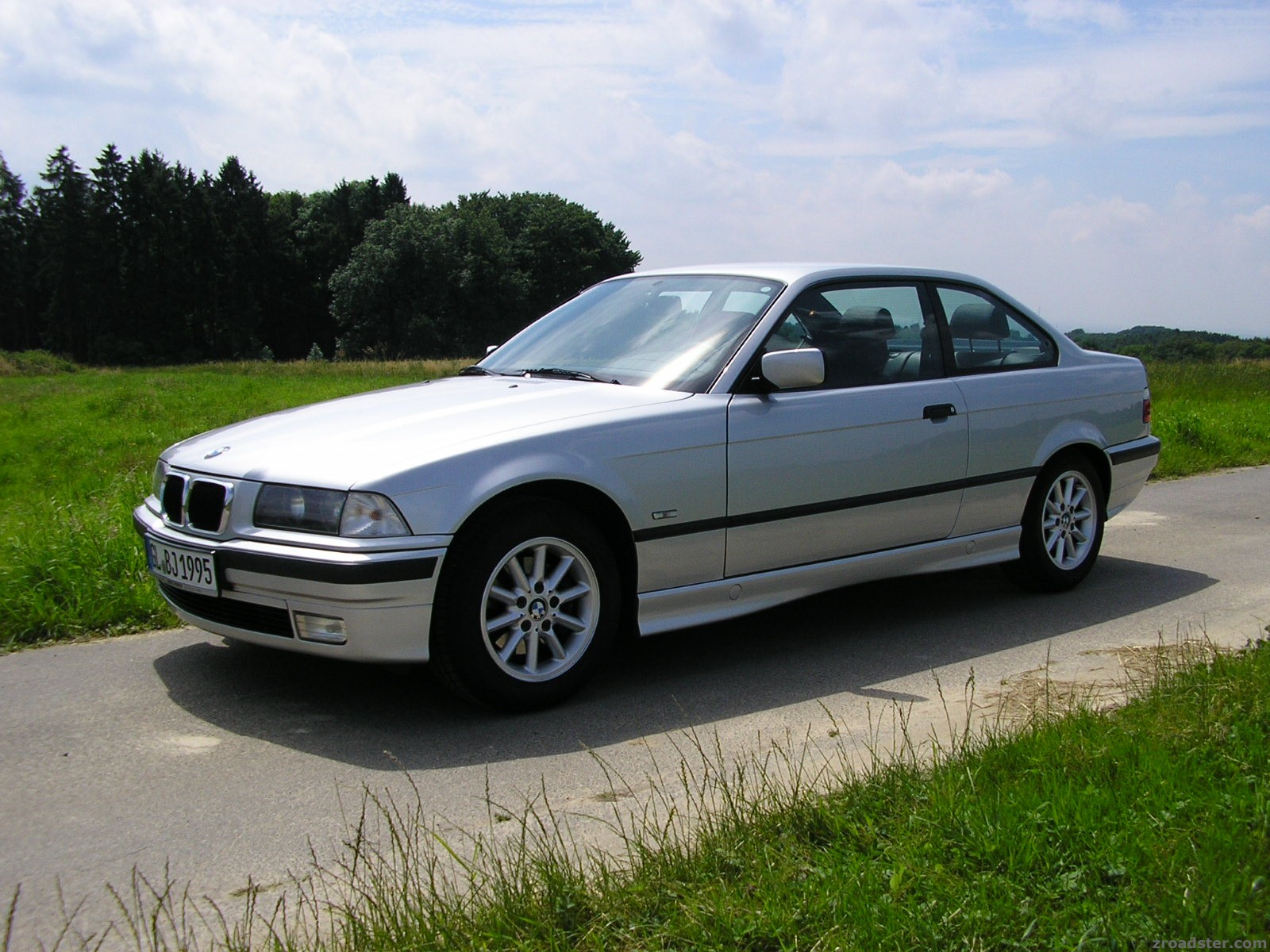 BMW 323i-Coupé, neuwertig (leider abzugeben)